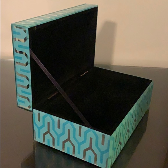 Cute Blue Jewelry Box - Picture 3 of 3